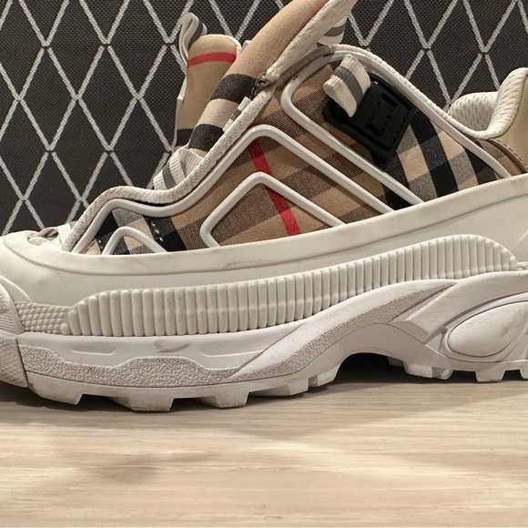 Burberry Plaid Sneakers Kids size 13 (31 UK) gently used condition - Picture 5 of 11